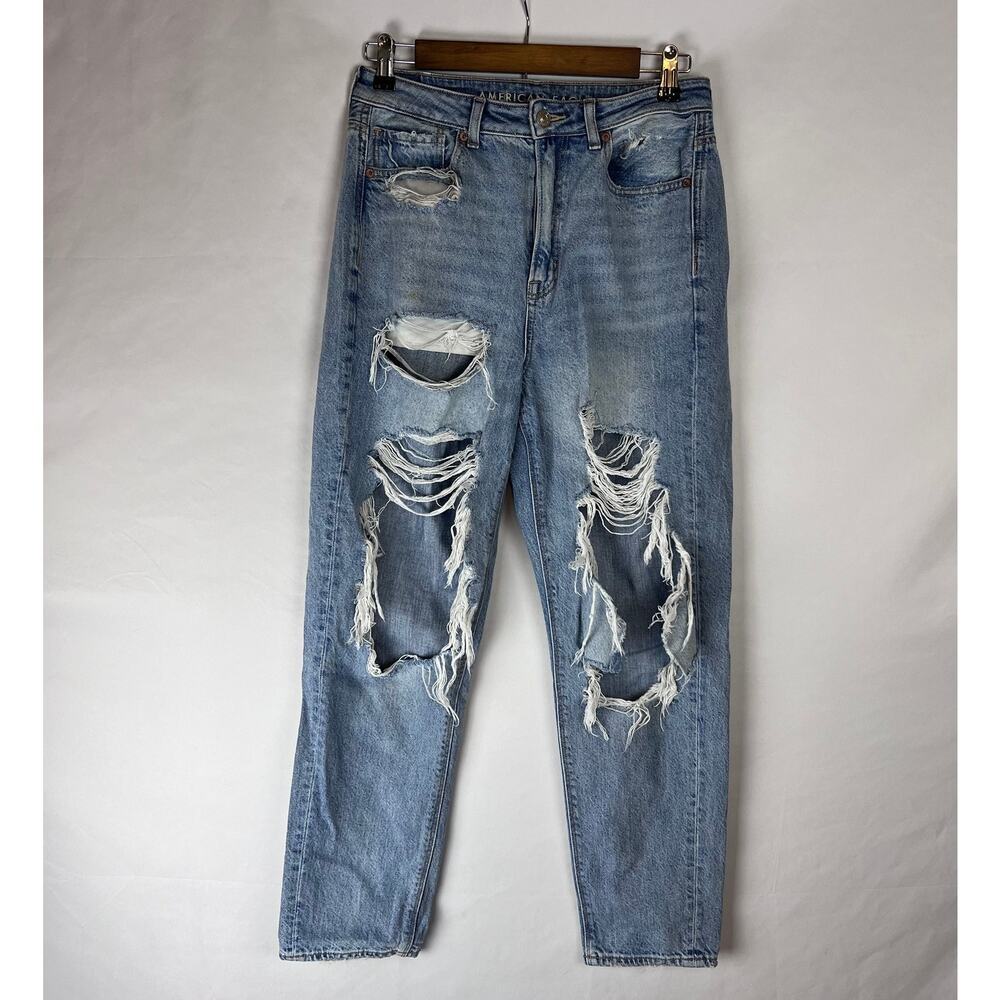 American Eagle Highest Rise Mom Jean Size 6R Distressed Ripped‎ Light Wash Denim